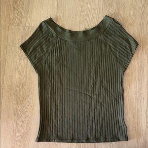 Nine & Company ribbed top size large